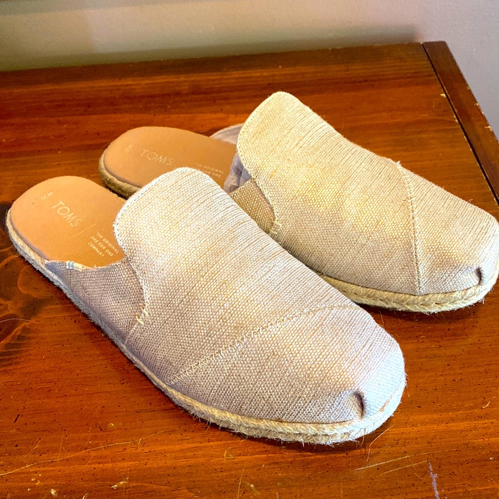 NWB Toms Nova slip on espadrille